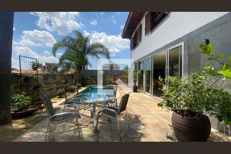 Casa à venda com 434m², 5 quartos e 4 vagasVaranda gourmet