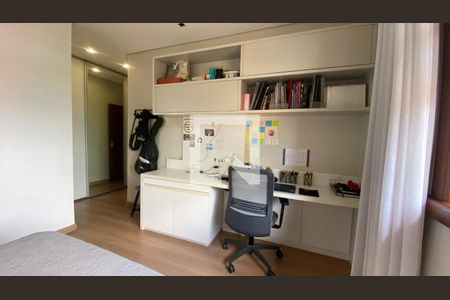 Casa à venda com 434m², 5 quartos e 4 vagasQuarto Suíte 3