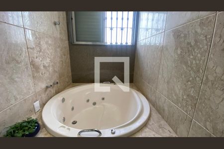 Casa à venda com 434m², 5 quartos e 4 vagasBanheiro Social