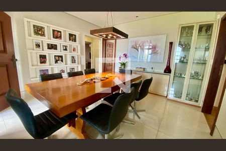 Casa à venda com 434m², 5 quartos e 4 vagasSala 2