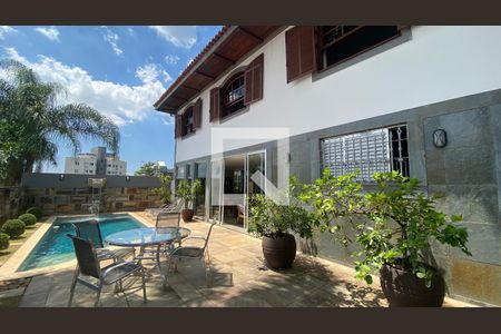 Casa à venda com 434m², 5 quartos e 4 vagasVaranda gourmet