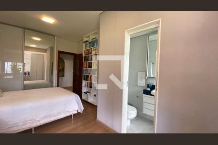 Casa à venda com 434m², 5 quartos e 4 vagasQuarto Suíte 2