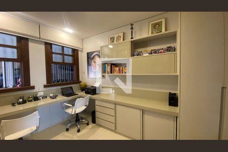 Casa à venda com 434m², 5 quartos e 4 vagasQuarto 5