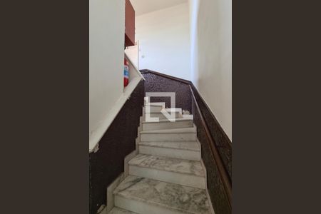 Apartamento à venda com 80m², 2 quartos e sem vagaEscada