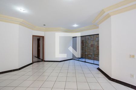 Sala 2 de casa para alugar com 4 quartos, 270m² em Jardim Karaíba, Uberlândia