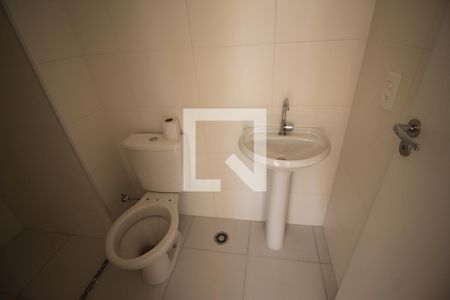 Banheiro de apartamento para alugar com 1 quarto, 26m² em Jardim Itacolomi, São Paulo