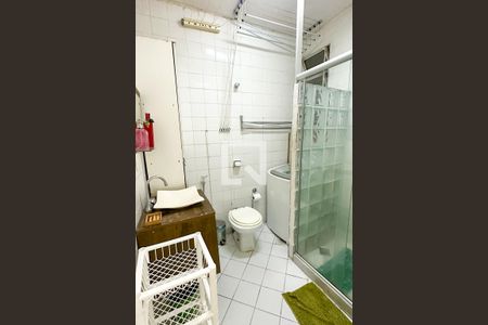 Banheiro de apartamento para alugar com 2 quartos, 47m² em Copacabana, Rio de Janeiro