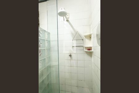Banheiro de apartamento para alugar com 2 quartos, 47m² em Copacabana, Rio de Janeiro