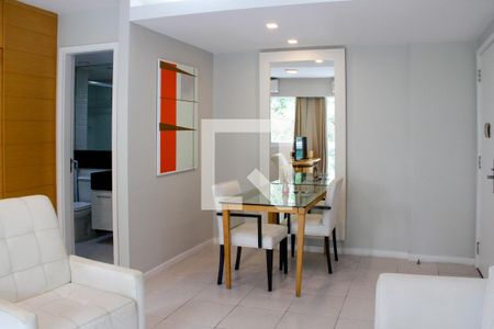 Sala de apartamento para alugar com 2 quartos, 70m² em Barra da Tijuca, Rio de Janeiro