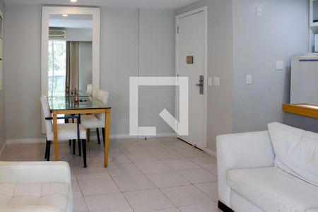 Sala de apartamento para alugar com 2 quartos, 70m² em Barra da Tijuca, Rio de Janeiro