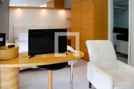 Sala de apartamento para alugar com 2 quartos, 70m² em Barra da Tijuca, Rio de Janeiro