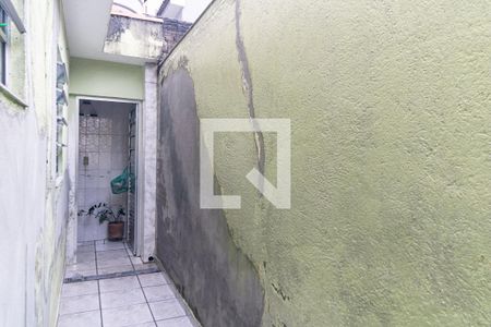 Casa à venda com 100m², 4 quartos e 1 vagaCorredor Lateral da Casa 1