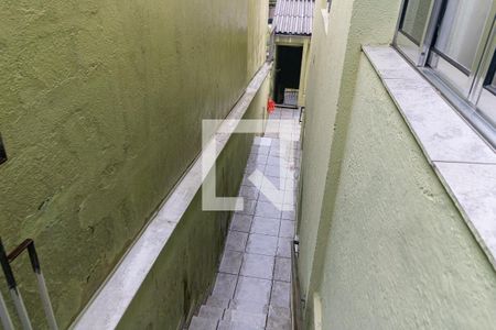 Casa à venda com 100m², 4 quartos e 1 vagaEscada do Corredor Lateral da Casa 1