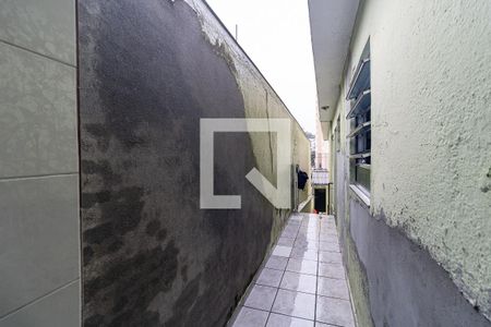 Casa à venda com 100m², 4 quartos e 1 vagaCorredor Lateral da Casa 1