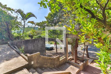 Casa à venda com 235m², 4 quartos e 3 vagas Casa à venda com 235m², 4 quartos e 3 vagasQuintal e Garagem