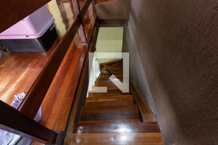 Escada de casa para alugar com 4 quartos, 256m² em Jardim Maringa, São Paulo