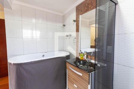 Casa à venda com 256m², 4 quartos e 6 vagasBanheiro da Suíte 1
