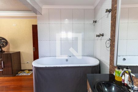 Casa à venda com 256m², 4 quartos e 6 vagasBanheiro da Suíte 1