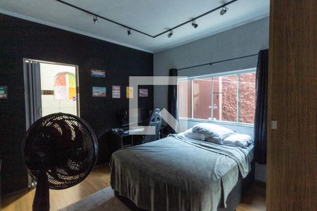 Casa à venda com 256m², 4 quartos e 6 vagasQuarto Suíte 2