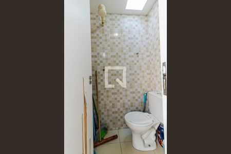 Casa à venda com 224m², 4 quartos e 2 vagasBanheiro de Serviço