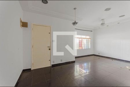 Casa para alugar com 100m², 1 quarto e 2 vagasSala