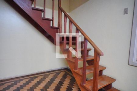 Escada Quartos  de casa para alugar com 2 quartos, 254m² em Petrópolis, Porto Alegre