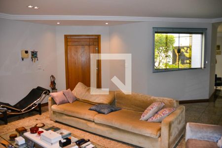 Casa à venda com 332m², 3 quartos e 4 vagasSala