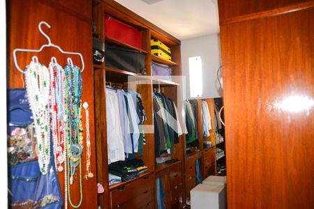 Casa à venda com 332m², 3 quartos e 4 vagasCloset