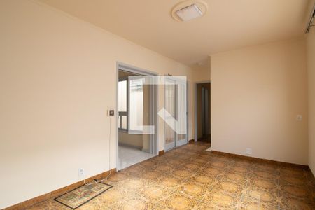 Casa à venda com 258m², 4 quartos e 4 vagasSala