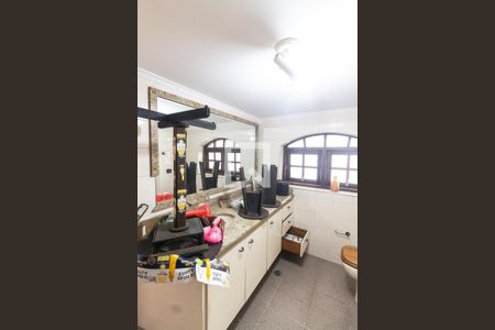 Casa de condomínio para alugar com 400m², 4 quartos e 4 vagas Casa de condomínio para alugar com 400m², 4 quartos e 4 vagasBanheiro de serviço
