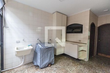 Casa de condomínio para alugar com 400m², 4 quartos e 4 vagas Casa de condomínio para alugar com 400m², 4 quartos e 4 vagasÁrea de serviço