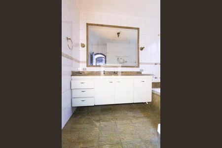 Casa de condomínio para alugar com 400m², 4 quartos e 4 vagas Casa de condomínio para alugar com 400m², 4 quartos e 4 vagasBanheiro