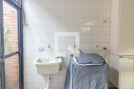 Casa de condomínio para alugar com 400m², 4 quartos e 4 vagas Casa de condomínio para alugar com 400m², 4 quartos e 4 vagasÁrea de serviço