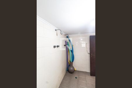 Casa de condomínio para alugar com 400m², 4 quartos e 4 vagas Casa de condomínio para alugar com 400m², 4 quartos e 4 vagasBanheiro de serviço