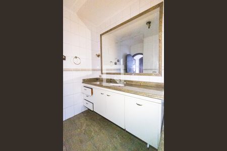 Casa de condomínio para alugar com 400m², 4 quartos e 4 vagas Casa de condomínio para alugar com 400m², 4 quartos e 4 vagasBanheiro