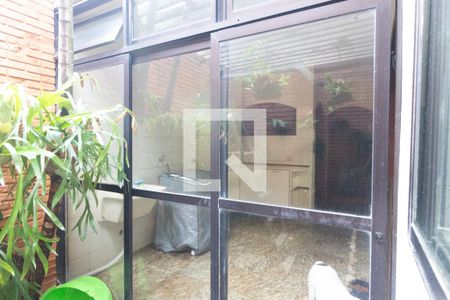 Casa de condomínio para alugar com 400m², 4 quartos e 4 vagas Casa de condomínio para alugar com 400m², 4 quartos e 4 vagasÁrea de serviço