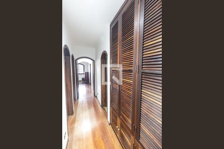 Casa de condomínio para alugar com 400m², 4 quartos e 4 vagas Casa de condomínio para alugar com 400m², 4 quartos e 4 vagasHall