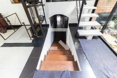 Casa de condomínio para alugar com 400m², 4 quartos e 4 vagas Casa de condomínio para alugar com 400m², 4 quartos e 4 vagasEscada