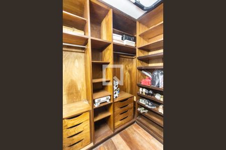 Casa de condomínio para alugar com 400m², 4 quartos e 4 vagas Casa de condomínio para alugar com 400m², 4 quartos e 4 vagasQuarto 3