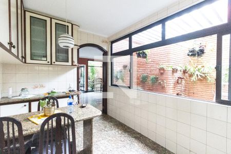 Casa de condomínio para alugar com 400m², 4 quartos e 4 vagas Casa de condomínio para alugar com 400m², 4 quartos e 4 vagasCozinha