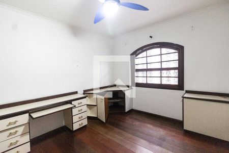 Casa de condomínio para alugar com 400m², 4 quartos e 4 vagas Casa de condomínio para alugar com 400m², 4 quartos e 4 vagasQuarto 2