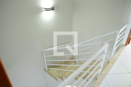 Casa de condomínio para alugar com 177m², 3 quartos e 3 vagasEscadas