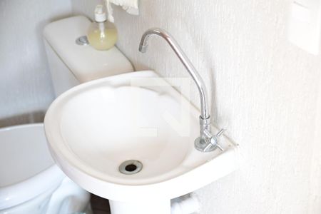 Casa de condomínio para alugar com 177m², 3 quartos e 3 vagasBanheiro de serviço