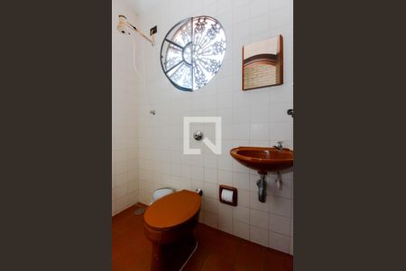 Casa à venda com 252m², 3 quartos e 3 vagasÁrea de Serviço - Banheiro 