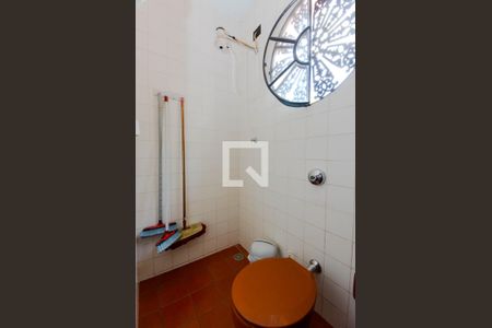 Casa à venda com 252m², 3 quartos e 3 vagasÁrea de Serviço - Banheiro 