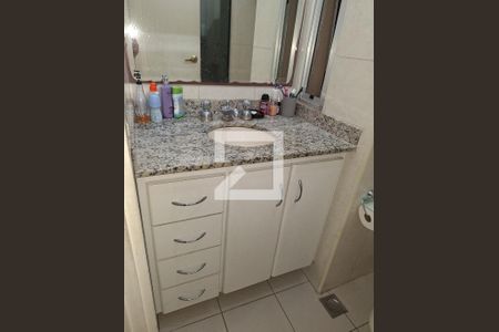 Apartamento à venda com 57m², 3 quartos e 1 vaga Apartamento à venda com 57m², 3 quartos e 1 vagaBanheiro
