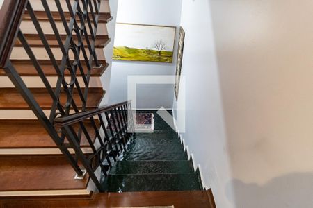 Casa à venda com 196m², 3 quartos e 3 vagasEscada