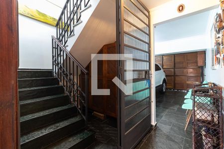 Casa à venda com 196m², 3 quartos e 3 vagasEscada