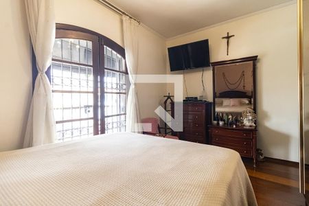 Casa à venda com 196m², 3 quartos e 3 vagasSuíte