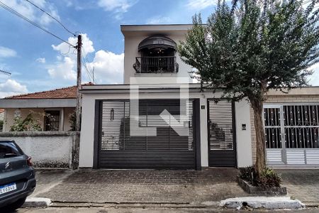 Casa à venda com 196m², 3 quartos e 3 vagasFachada